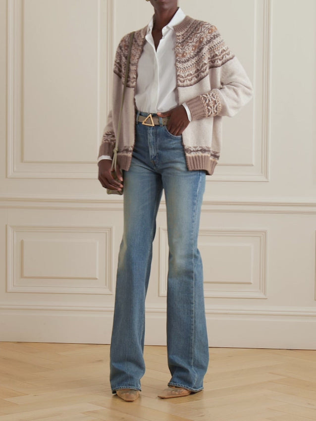 Wrap yourself in luxury with the Kalgoorlie Cashmere and Silk-blend Jacquard Cardigan by Loro Piana. Made with soft wool fabric, this cardigan offers the perfect blend of comfort and style. Stay warm and stylish all year round with its neutral color and jacquard design. Experience the ultimate in softness and elegance with our cardigan.